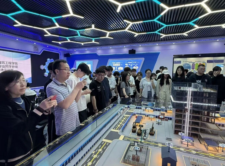 新闻速递 | 河北建筑工程学院师生参观考察我院智能建造高水平产教融合实训基地与装配式建筑教学基地建设